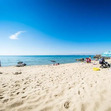 Seaside Serenity - Premier Daire *